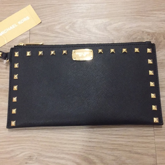 Michael Kors Handbags - 🎉Host Pick🎉NWT Michael Kors studded clutch